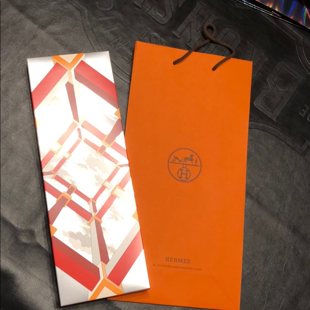 HERMES BAG AND GIFT BOX.